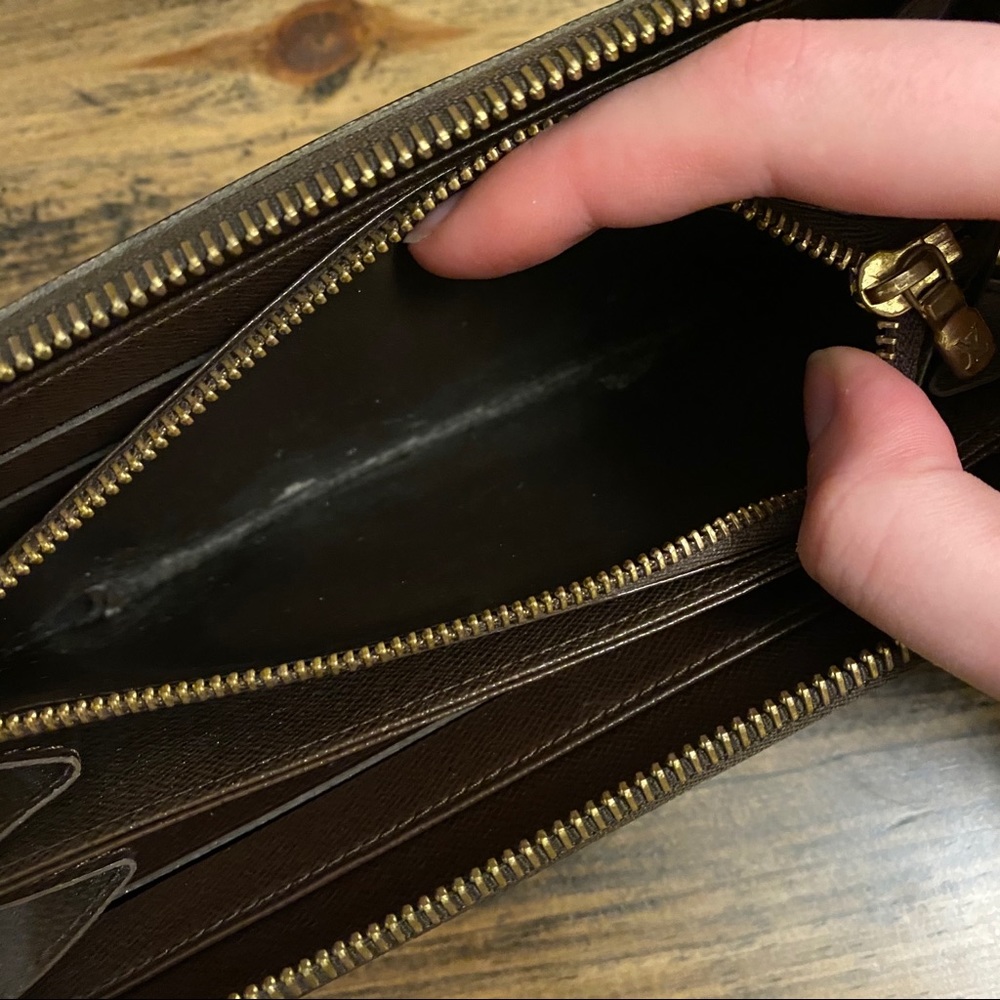 Louis Vuitton Zippy Wallet - Picture 7 of 8